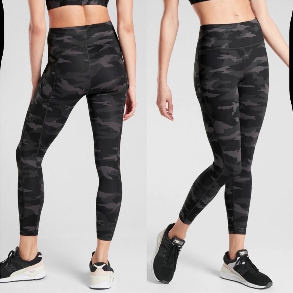 Athleta Black/Gray Camo Ultimate Stash
Pocket Camo 7/8 Tights Size Small
